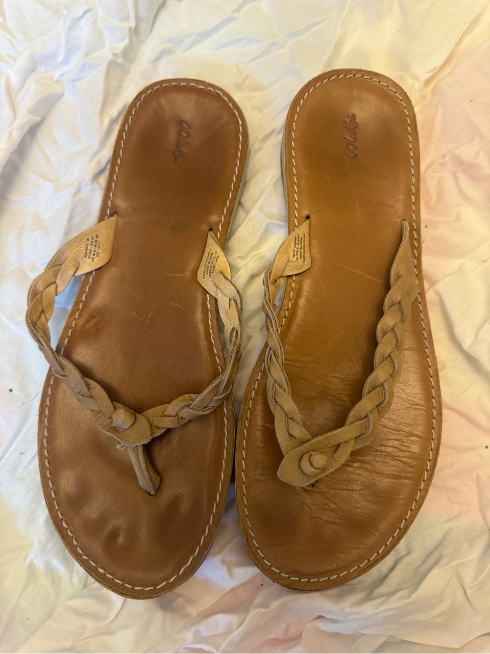 OluKai Thong Sandals Size 9